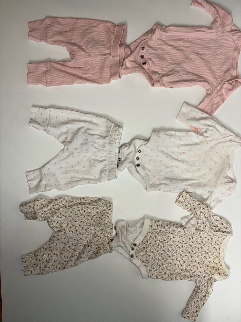 Gap NB girl up to 7 lbs two pieces